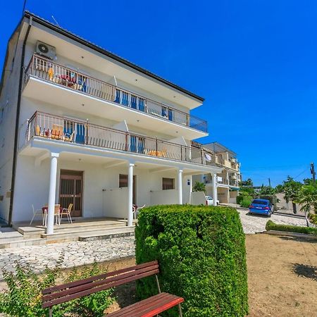 Apartments Laura Драмал Екстериор снимка