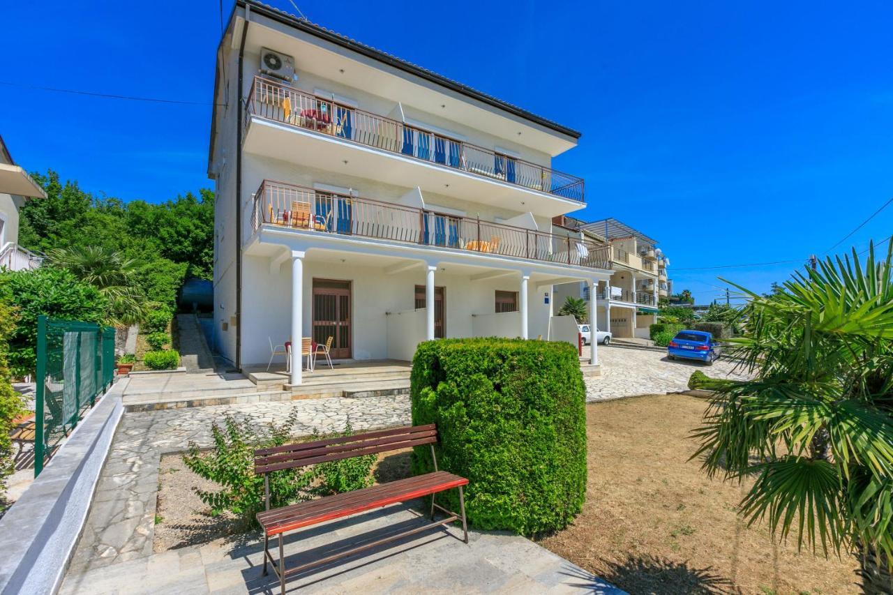 Apartments Laura Драмал Екстериор снимка