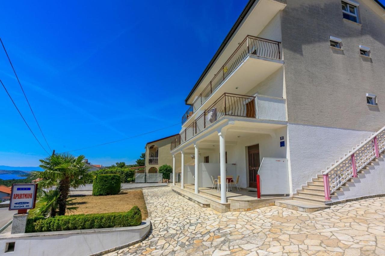 Apartments Laura Драмал Екстериор снимка