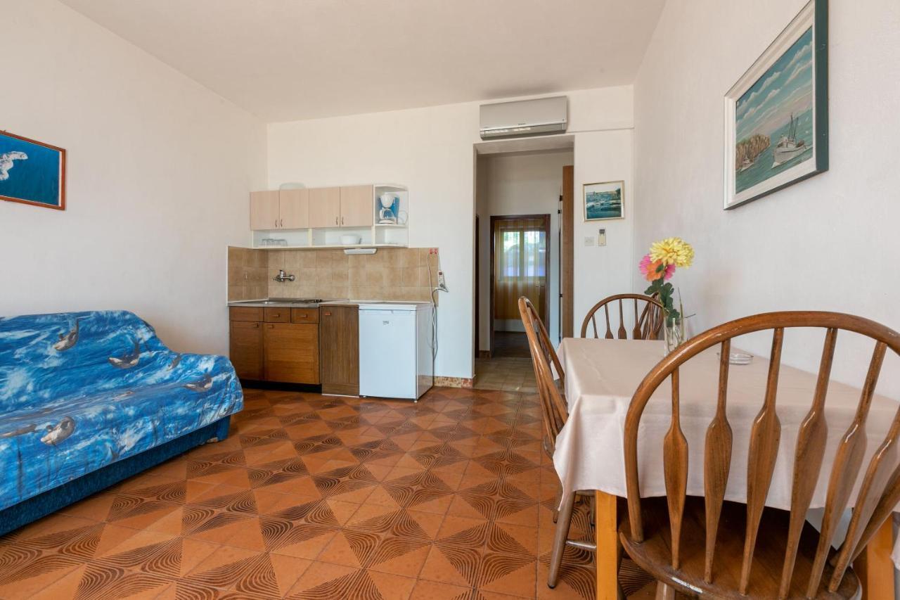 Apartments Laura Драмал Екстериор снимка