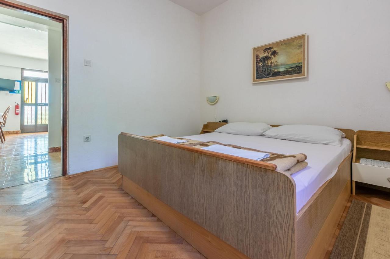 Apartments Laura Драмал Екстериор снимка