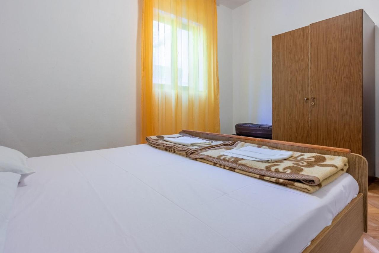 Apartments Laura Драмал Екстериор снимка