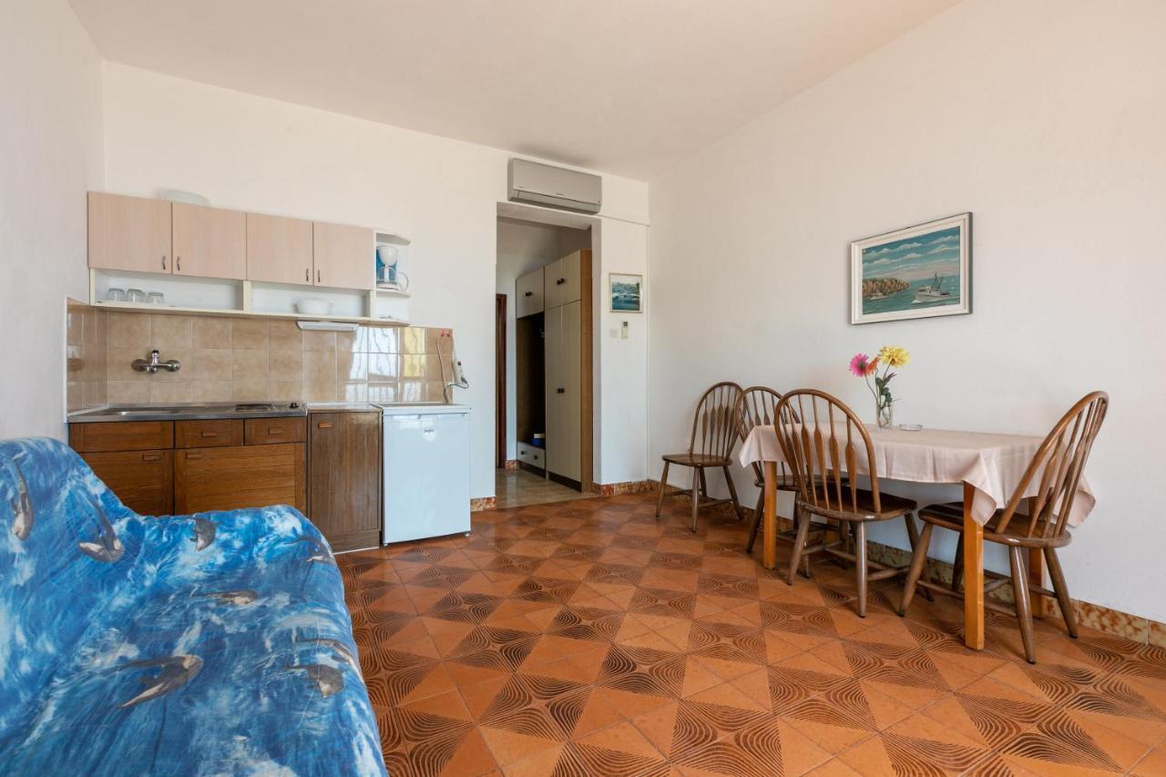 Apartments Laura Драмал Екстериор снимка