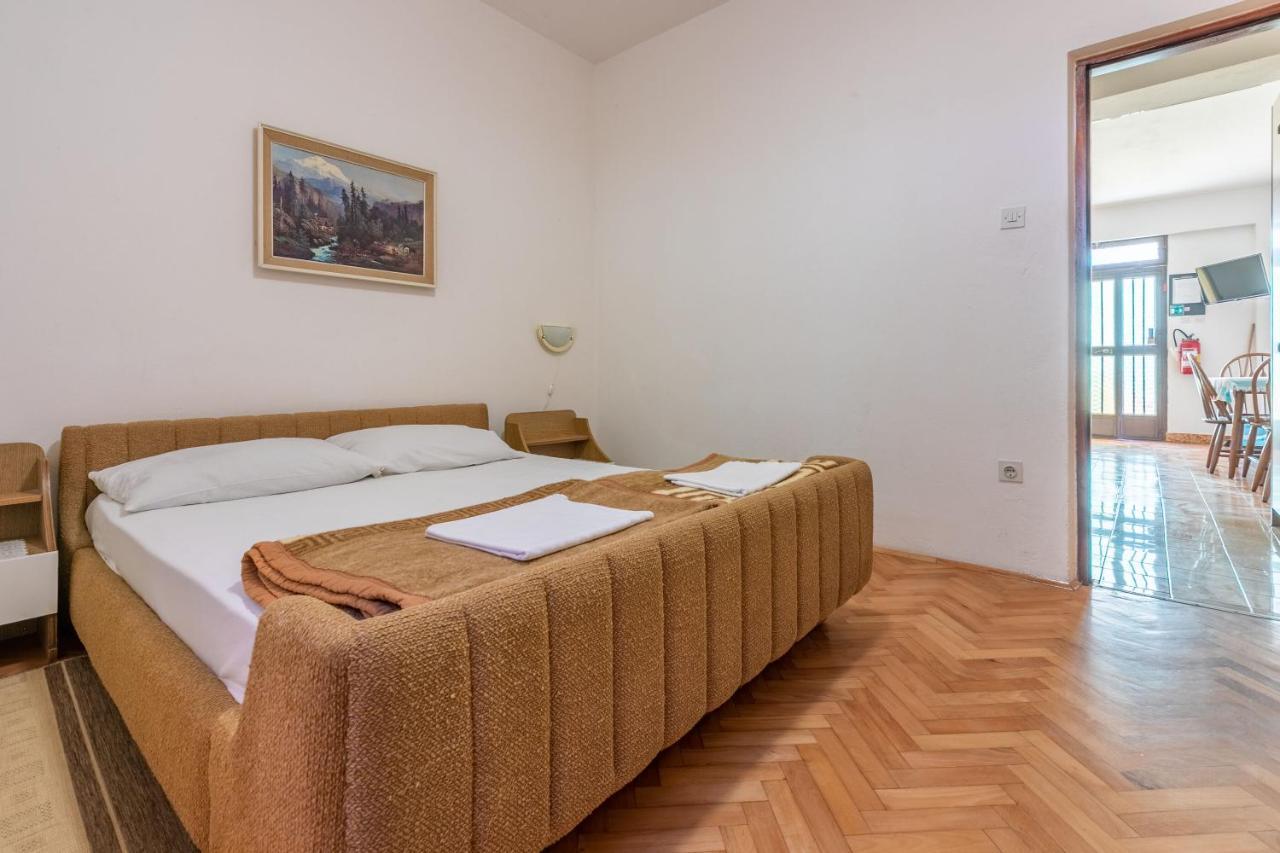 Apartments Laura Драмал Екстериор снимка