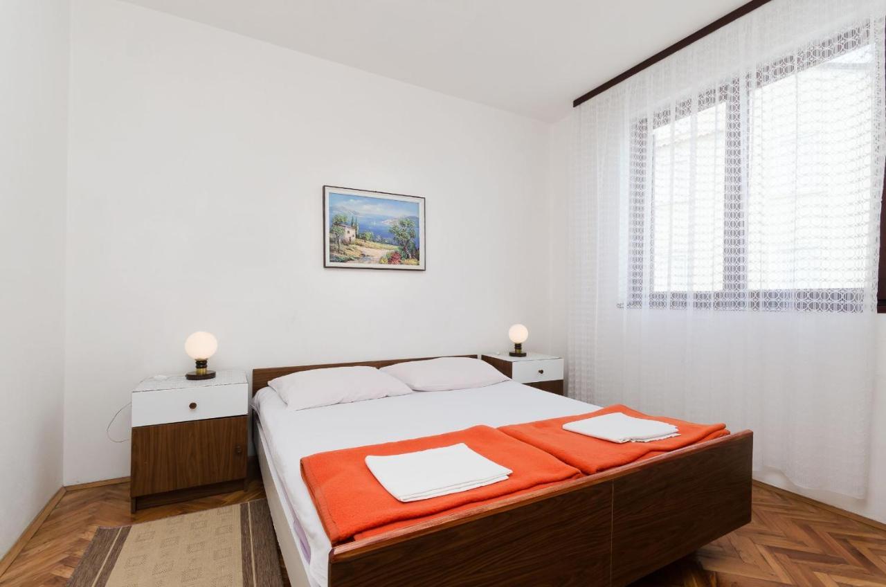 Apartments Laura Драмал Екстериор снимка